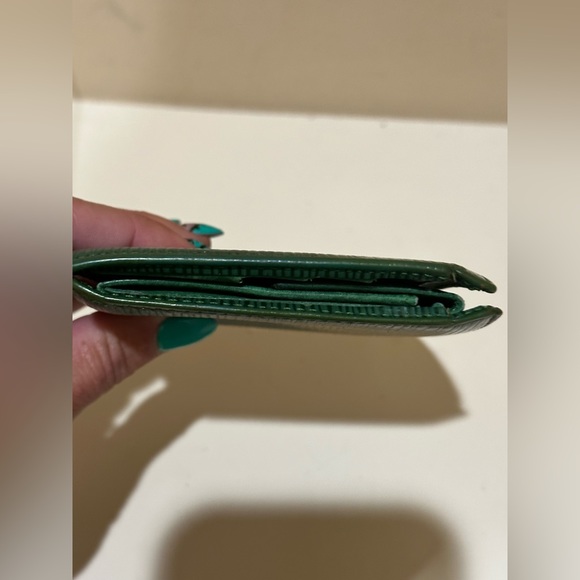 Louis Vuitton Green Epi Bifold Leather Wallet - Picture 3 of 10